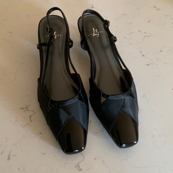 Black heels by Life Stride. - Picture 2 of 7